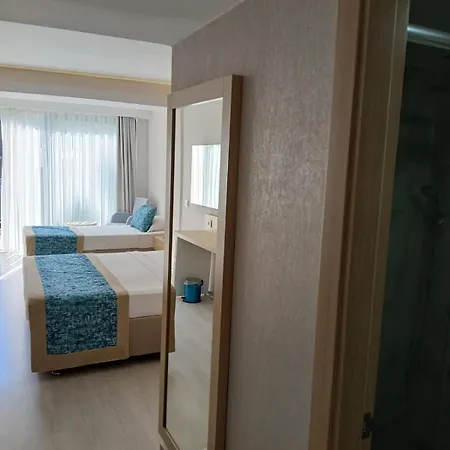 Hotel Pirate's Park 4*